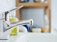 Vòi nước lavabo chảy yếu và biện pháp khắc phục nhanh không ngờ