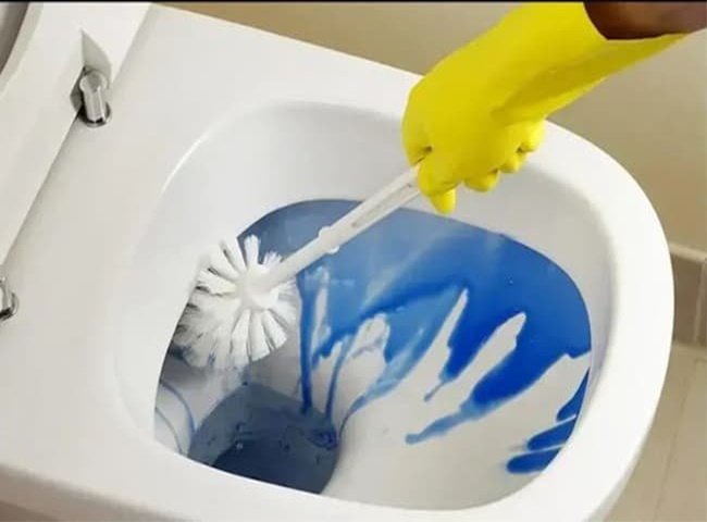 C&aacute;ch khử m&ugrave;i nh&agrave; vệ sinh đơn giản cao