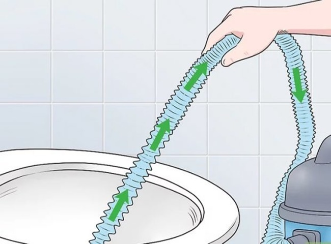 Xử l&yacute; bồn cầu bị tắc vật cứng bằng m&aacute;y h&uacute;t