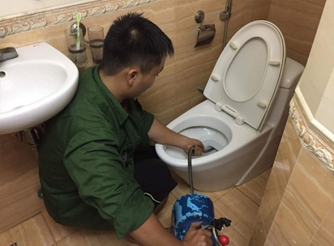 xử lý bồn cầu bị xì hôi bằng các biện pháp kỹ thuật