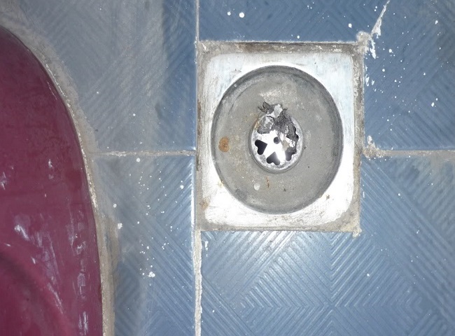 Miệng cống dễ g&acirc;y tắc đường tho&aacute;t nước.