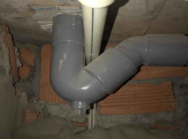 Đường ống là nguyên nhân cống thoát nước trào ngược.