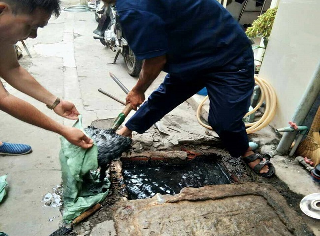 Xử lý đường cống thoát nước bị trào ngược.