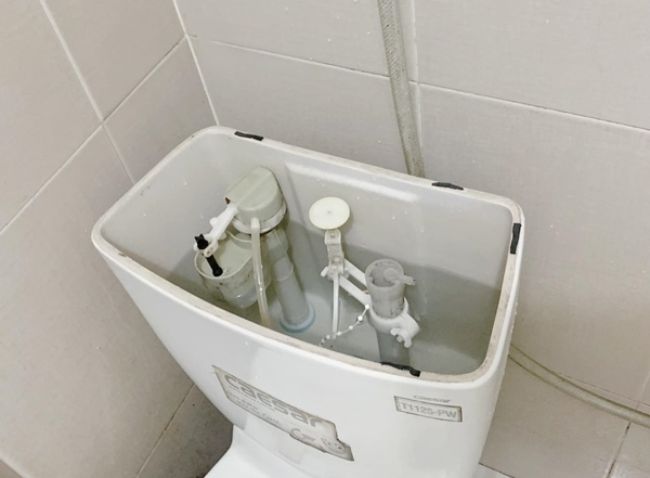 Thay van kh&oacute;a nước