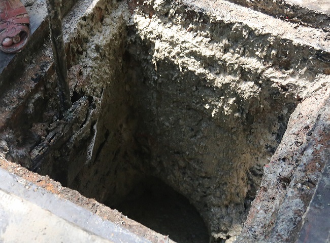 Dầu mỡ g&acirc;y ảnh hướng đường ống tho&aacute;t nước.