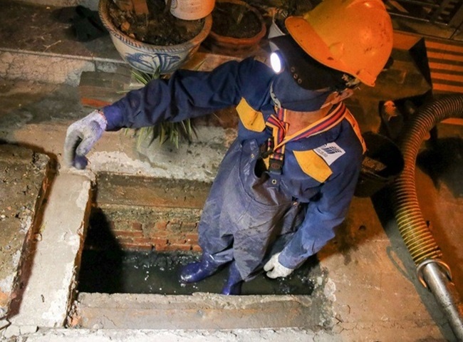 Thợ nạo vét hố ga quận 8 cho biết nguyên nhân hố ga bị đầy