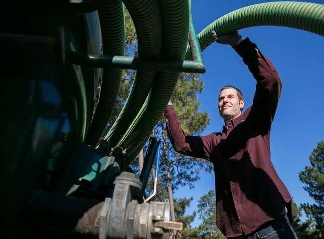 Dịch vụ r&uacute;t hầm cầu huyện H&oacute;c M&ocirc;n Thuận Ph&aacute;t bảo h&agrave;nh tốt