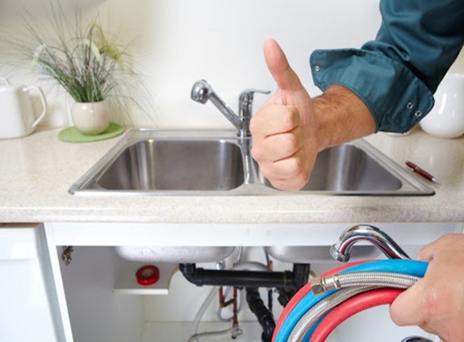 Nh&acirc;n vi&ecirc;n c&ocirc;ng ty th&ocirc;ng nghẹt bồn rửa ch&eacute;n phường T&acirc;n Định quận 1