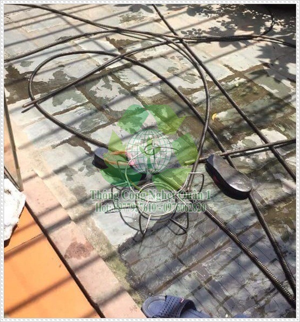 Nguy&ecirc;n nh&acirc;n khiến m&aacute;i t&ocirc;n tr&ecirc;n trần nh&agrave; bị dột