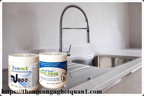 L&agrave;m sạch đường ống nước bằng nước th&ocirc;ng tắc ống