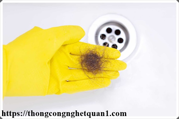 Th&ocirc;ng tắc cống bị nghẽn do t&oacute;c