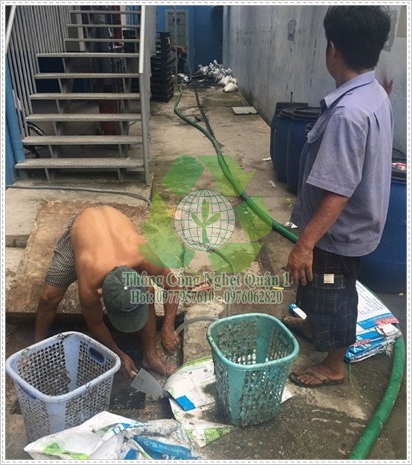 Nước thải bị nhiễm dầu mỡ