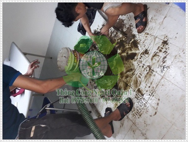 H&uacute;t bể phốt nguyễn tr&atilde;i