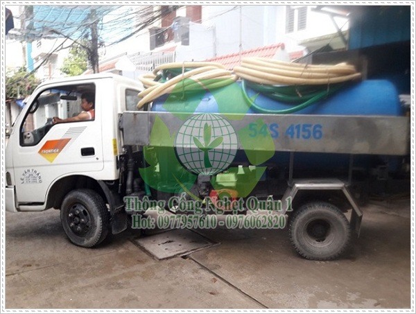 Xe h&uacute;t bể phốt hải ph&ograve;ng.