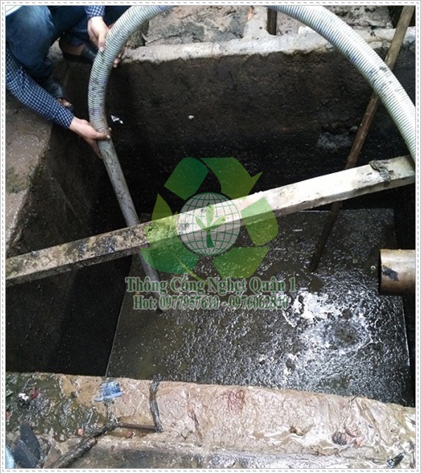 Xử l&yacute; ống tho&aacute;t nước bị tắc