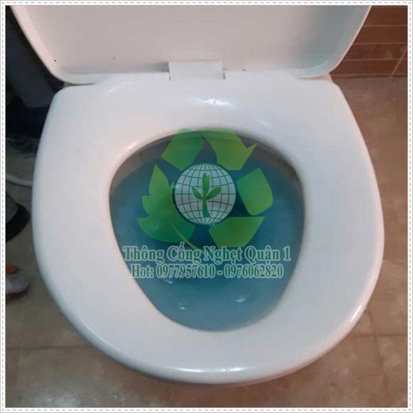 Tác hại của việc đổ nước xà phòng vào bồn cầu