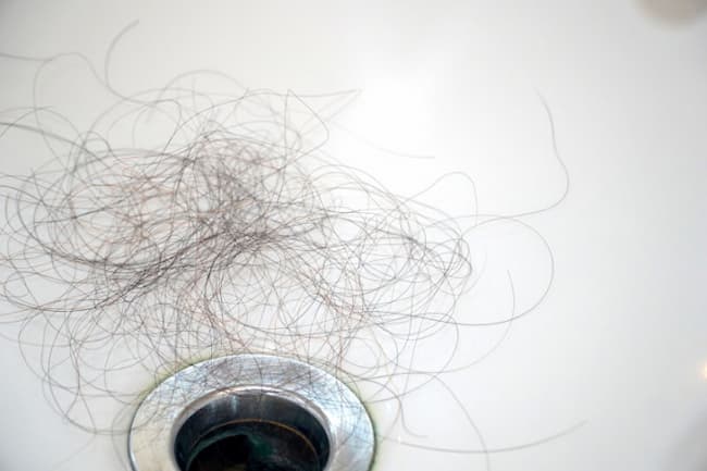 Tắc nghẽn bồn rửa bời t&oacute;c rất thường xuy&ecirc;n