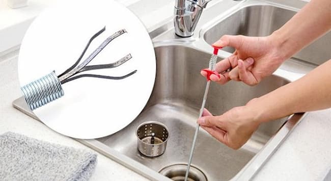 Xử l&yacute; tắc bồn rửa b&aacute;t hiệu quả giảm sự kh&oacute; chịu trong bếp