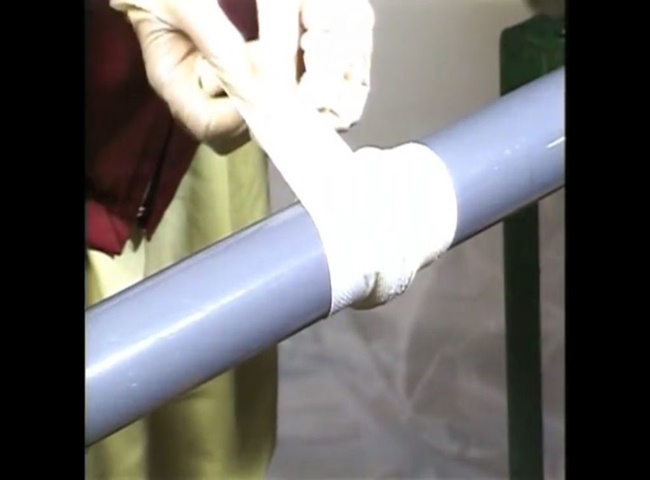 Xử lý ống nước bị vỡ với kích thước nhỏ