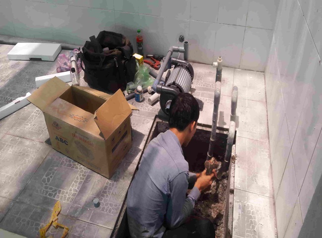 Xử lý ống nước bị vỡ